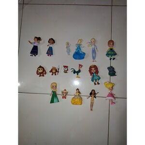 Lot of 17 Mini Princess Dolls Mixed Characters – Pre-Owned
